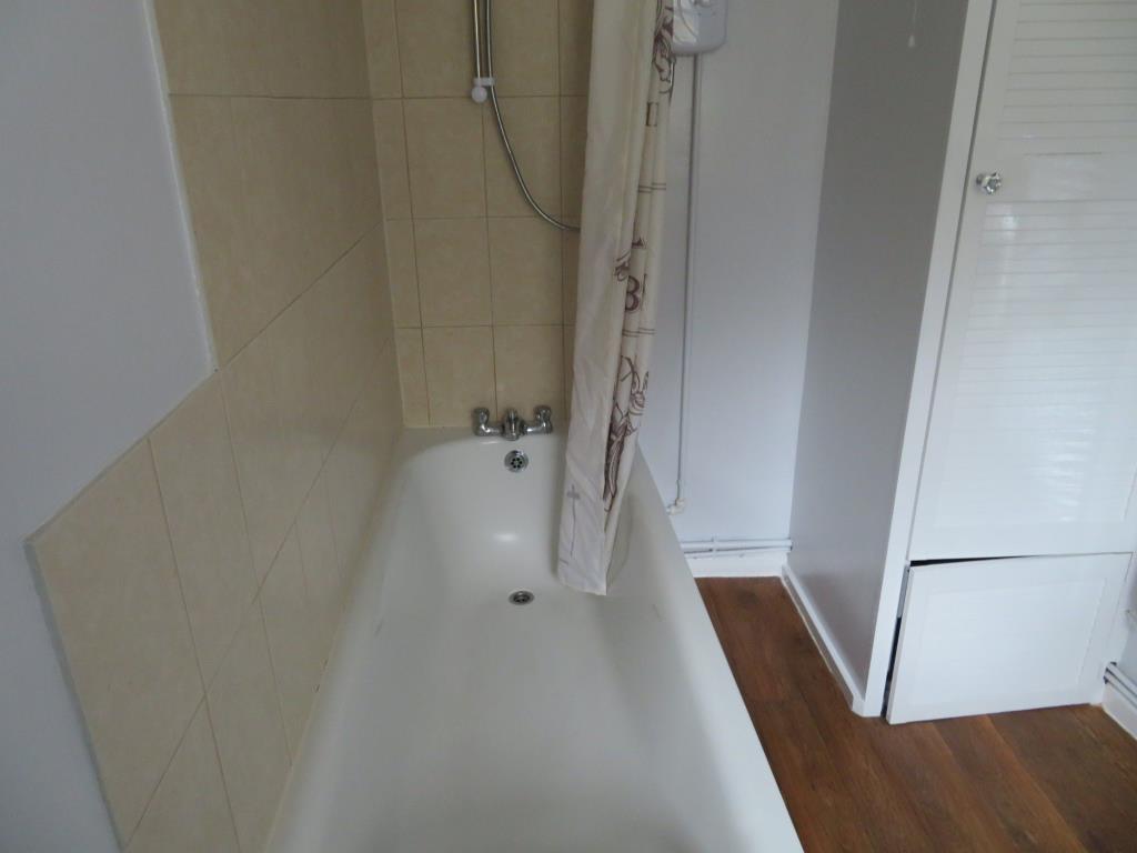 Lot: 90 - PAIR OF FLATS FOR INVESTMENT - Historic photo of ground floor bathroom